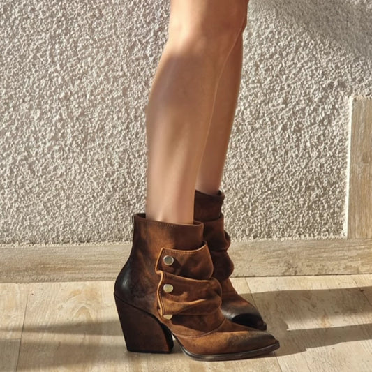 Pointed-Toe Bare Boots