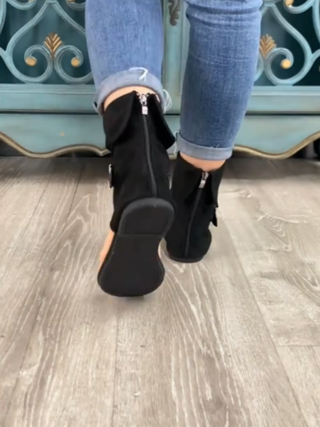 Black Sandal With Buckle Detail