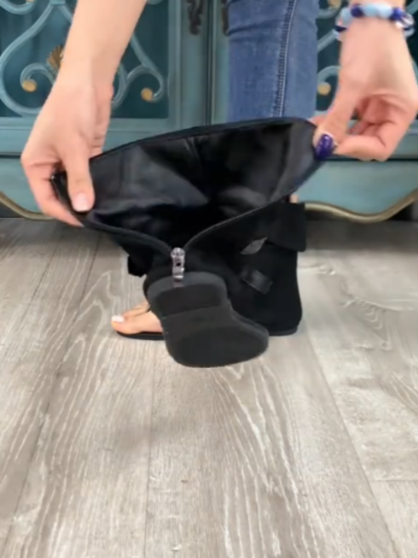 Black Sandal With Buckle Detail