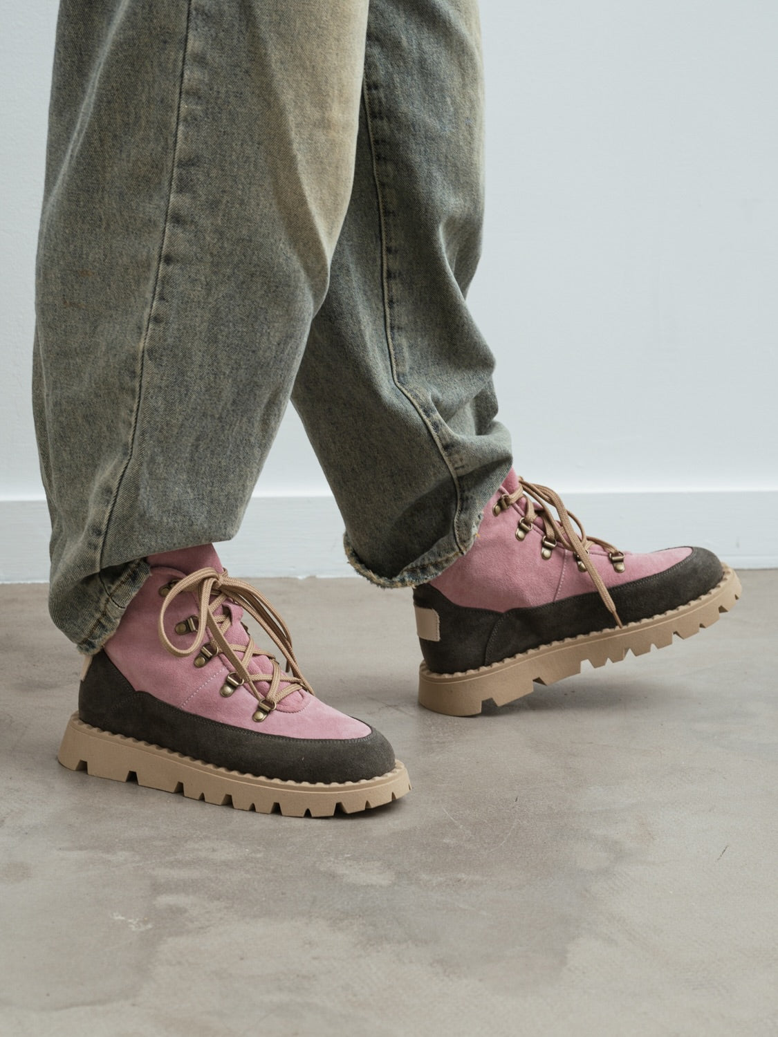 Brown Suede Winter Boots With Fleece-Lurking Shearling And Lug Sole