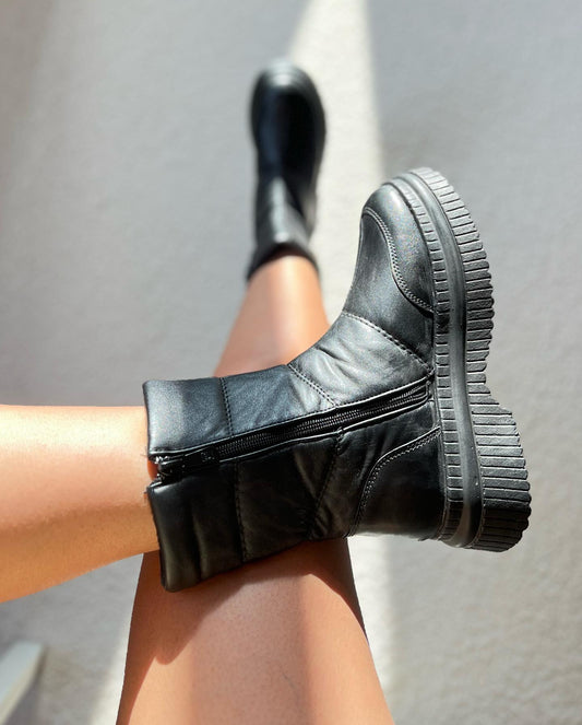 Flat-Soled Boots With Zipper