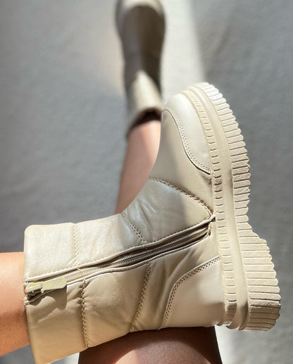 Flat-Soled Boots With Zipper