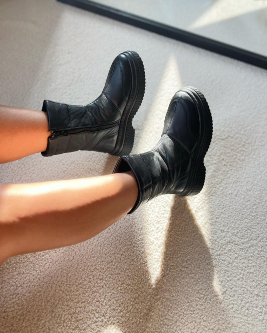 Flat-Soled Boots With Zipper