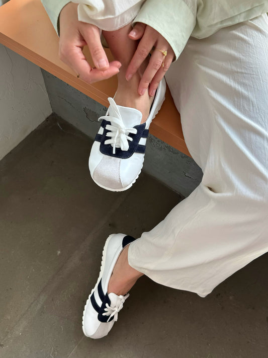 Black And White Lace-Up Casual Loafers