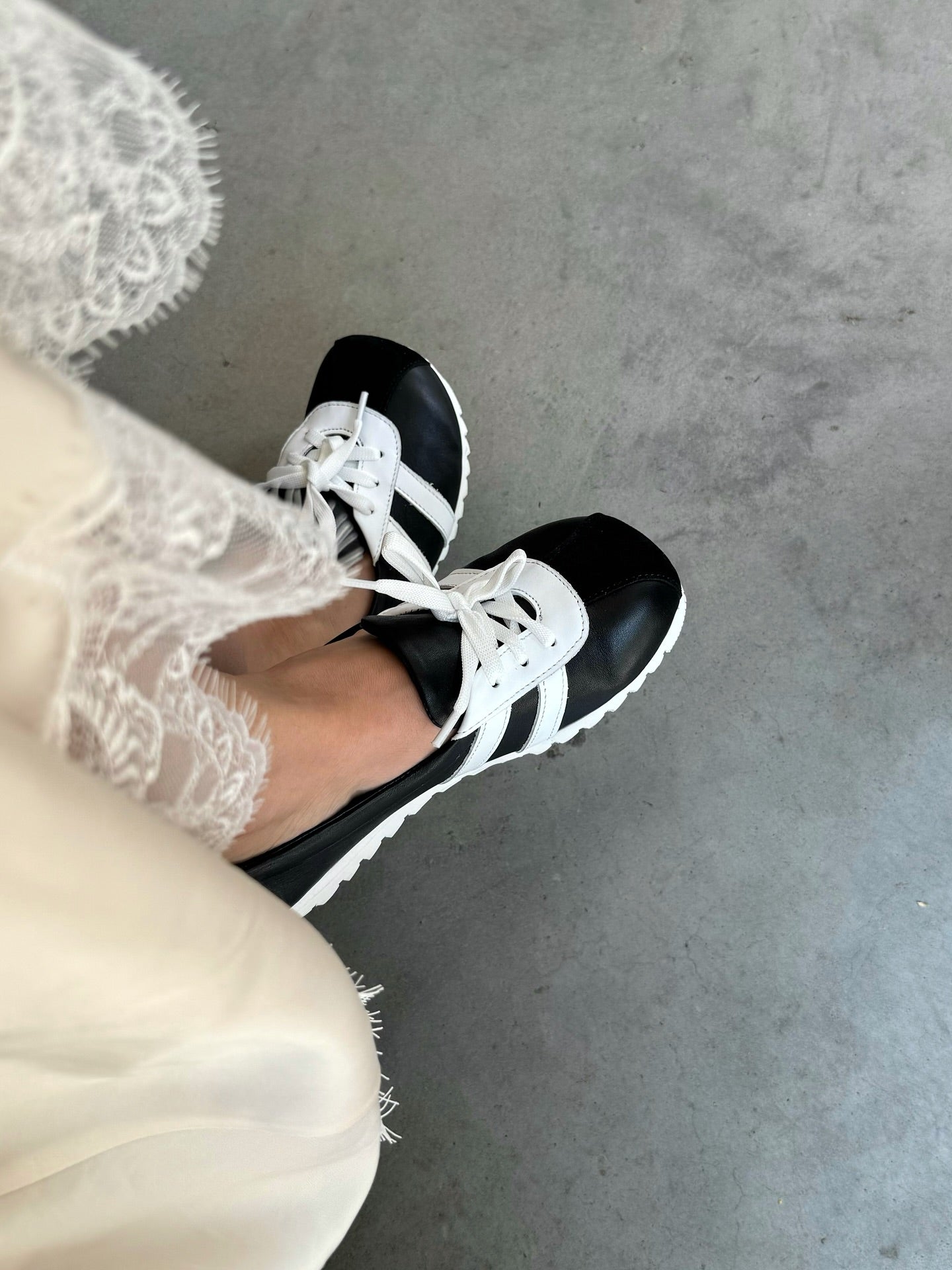 Black And White Lace-Up Casual Loafers