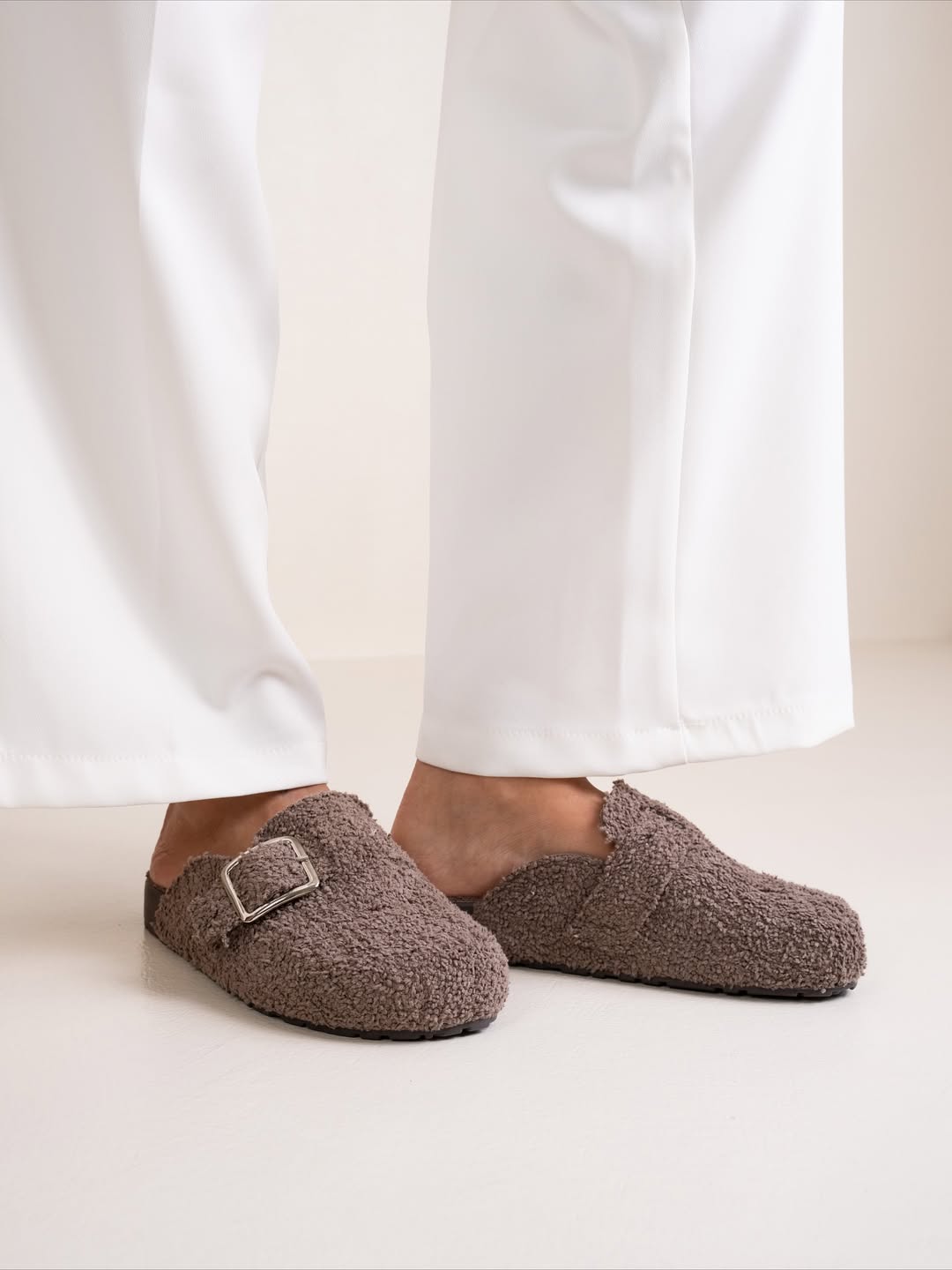 Fuzzy Felt Slippers With Buckle