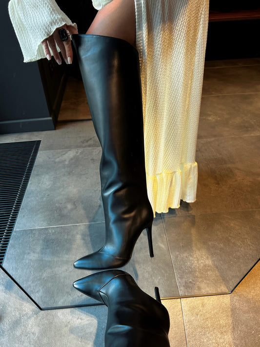Black Knee-High Boots With Pointed Toe
