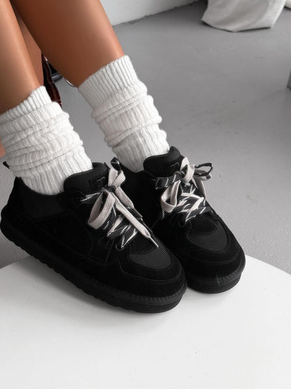 Low-Top Trainers With Contrasting Laces