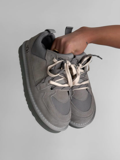 Low-Top Trainers With Contrasting Laces