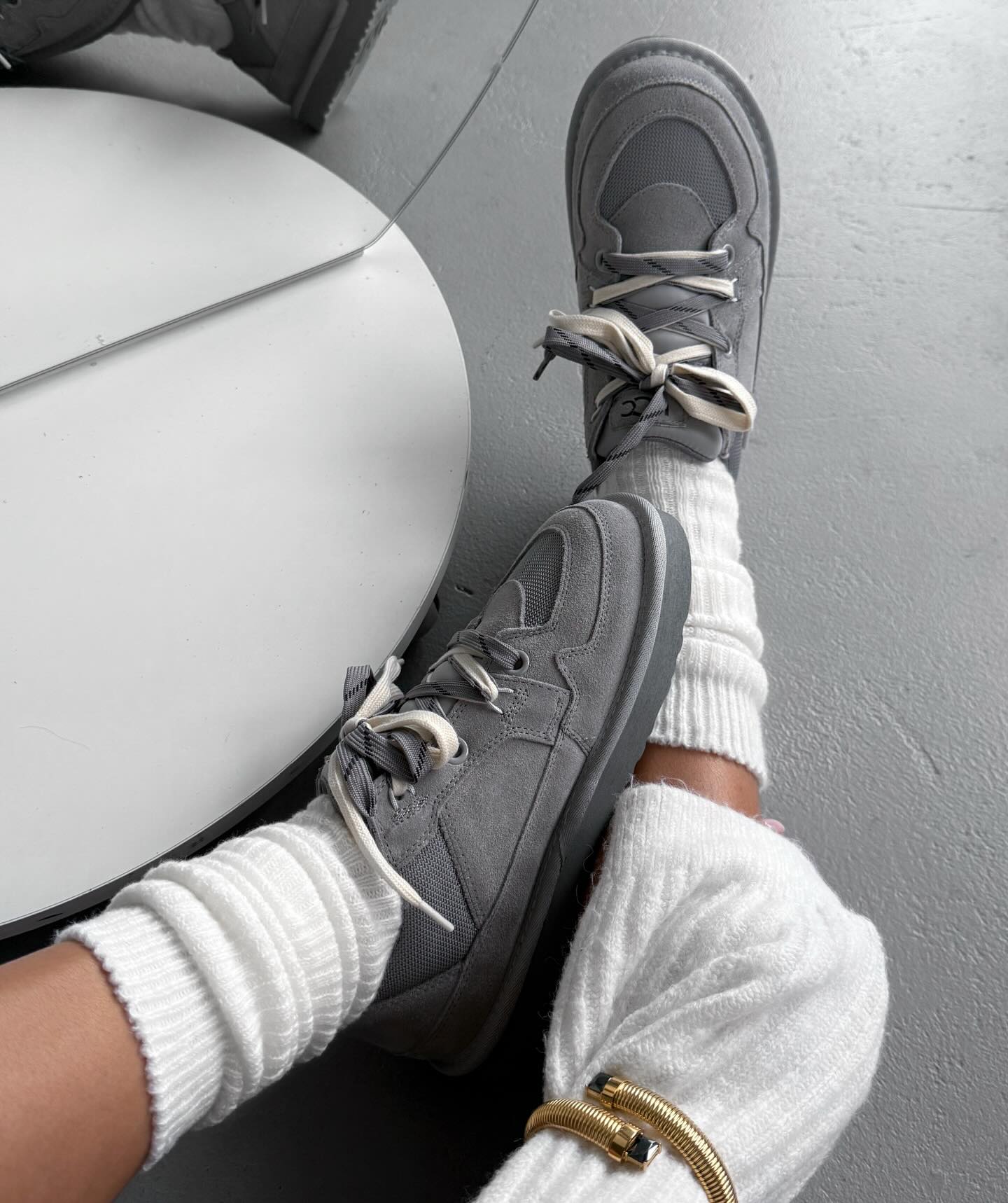 Low-Top Trainers With Contrasting Laces