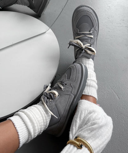 Low-Top Trainers With Contrasting Laces