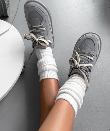 Low-Top Trainers With Contrasting Laces