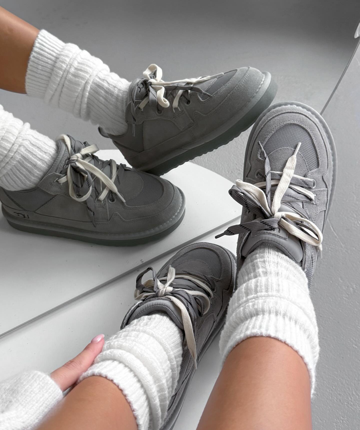 Low-Top Trainers With Contrasting Laces