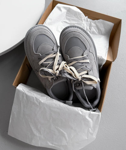 Low-Top Trainers With Contrasting Laces