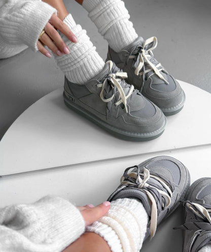 Low-Top Trainers With Contrasting Laces