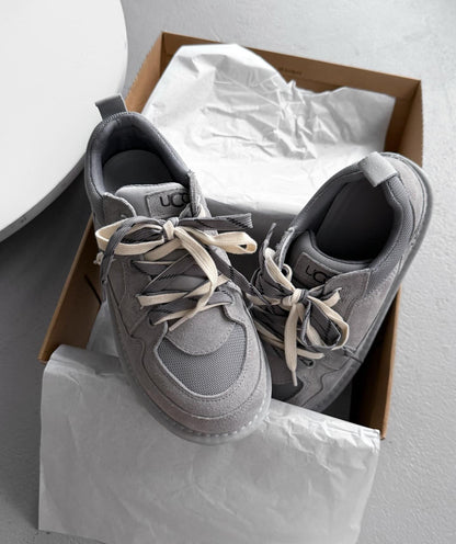 Low-Top Trainers With Contrasting Laces