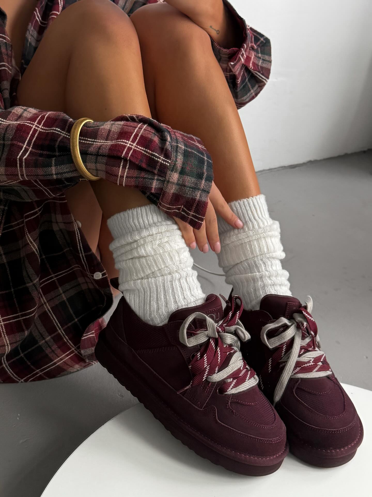 Low-Top Trainers With Contrasting Laces