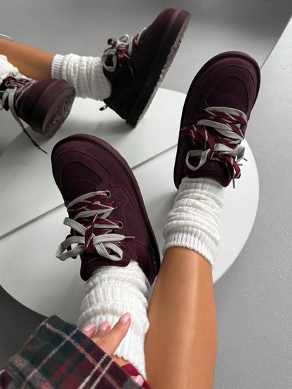 Low-Top Trainers With Contrasting Laces