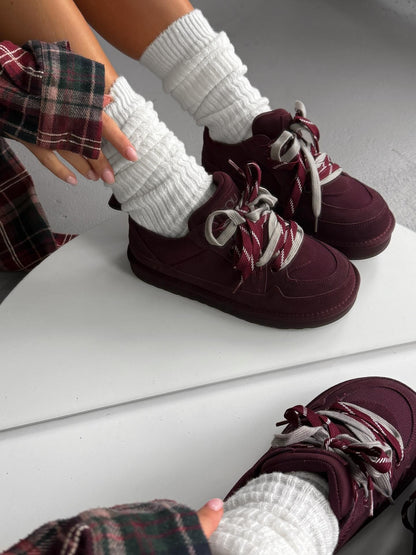 Low-Top Trainers With Contrasting Laces