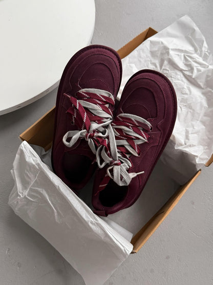 Low-Top Trainers With Contrasting Laces